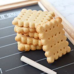 8 compartiments pour biscuits petits beurres à servir au goûter