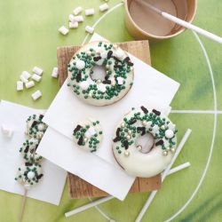 décors sucrés à parsemer sur les pâtisseries pour fêtes sportives
