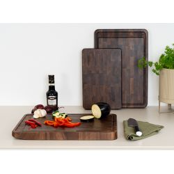 Planche en bois foncé de qualité allemande
