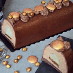 noisettes dorées décoratives pour desserts festifs
