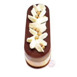 Dessert au chocolat ovale réalisé avec un cadre pâtissier extensible