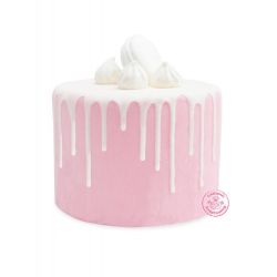 Gâteau décoré avec glaçage au chocolat blanc