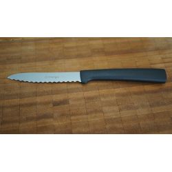 Couteau de cuisine lame ondulée 16 cm