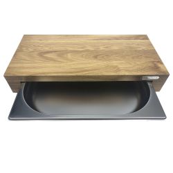 Planche en bois de chêne avec un tiroir