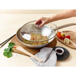 Un wok en inox tous feux pour vos cuissons mijotées