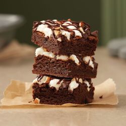 brownie aux noix et glacage chocolat