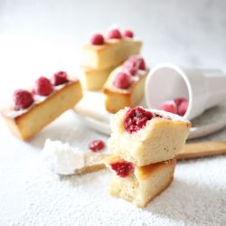 Mini cakes à la framboise avec le moule en silicone antiadhérent