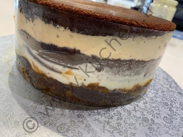 montage layer cake chocolat caramel