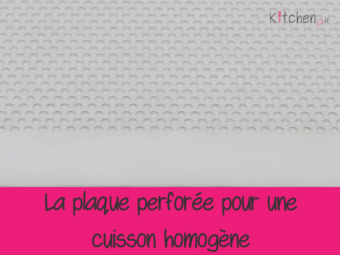 Les perforations d’une plaque de cuisson offrent une cuisson uniforme à vos plats.